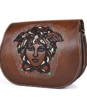 Kožená kabelka s výšivkou MEDUSA 2, ručne tieňovaná v tmavo hnedej farbe