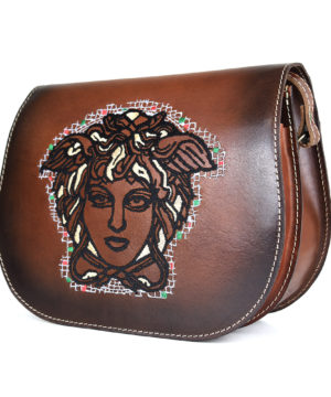 Kožená kabelka s výšivkou MEDUSA, ručne tieňovaná v tmavo hnedej farbe