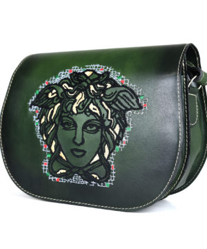 Kožená kabelka s výšivkou MEDUSA, ručne tieňovaná v tmavo zelenej farbe