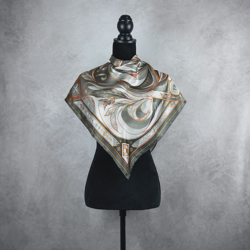 Hodvábna šatka LÍŠKA – SIVÁ 90x90 cm – 100 % prírodný hodváb