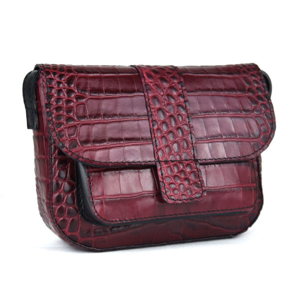 Malá kabelka crossbody z hovädzej kože s dezénom krokodíla v bordovej farbe - Image 4