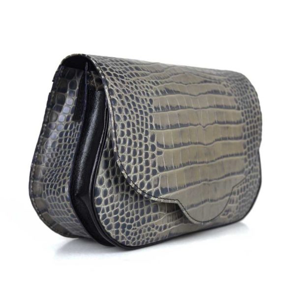 Kabelka crossbody z hovädzej kože s dezénom krokodíla v šedej farbe - Image 8