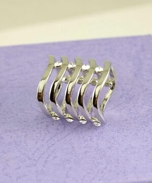 Alternative view of Spona na šatku v striebornej farbe - Vlnitý drahokam