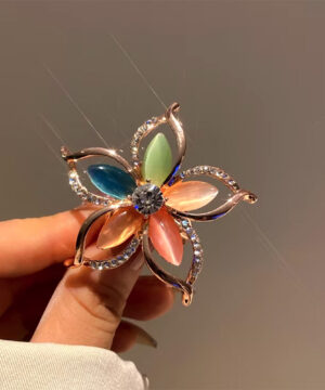 Alternative view of Luxusný trojprstenec v tvare farebnej kvetiny