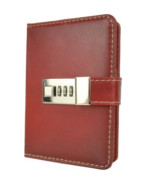 Malý ručne tieňovaný zápisník z prírodnej kože na heslový zámok, tmavo červená farba