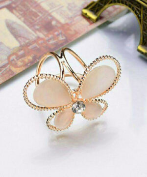 Alternative view of Ozdoba na šatku a šál v podobe zlatého motýľa