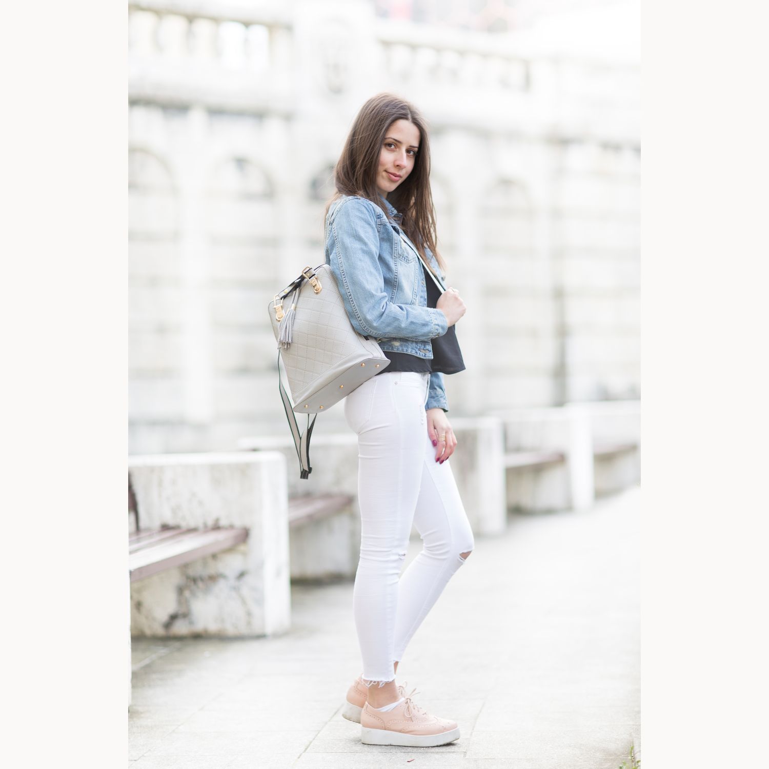 Luxusný kožený ruksak z pravej hovädzej kože so strapcami č.8661 vo svetlo šedej farbe – Obrázok 7